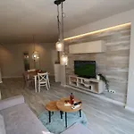 Angelov * וארנה